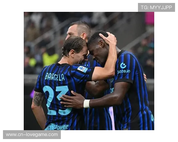 国际米兰客场2-0击败克雷莫内塞，劳塔罗头球破门泽林斯基世界波