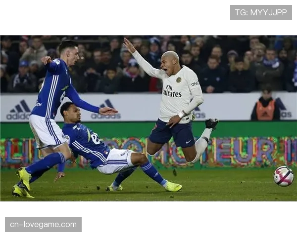 巴黎社区足球赛引入新规,尝试扩大任意球直接得分区域范围 巴黎社区足球赛引入新规,尝试扩大任意球直接得分区域范围